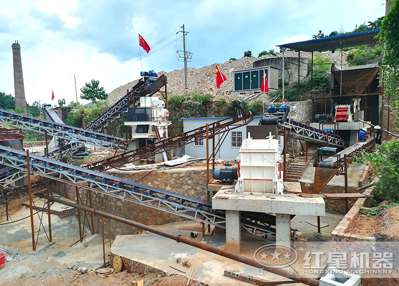 顎式破碎機(jī)+反擊破碎機(jī)+沖擊式制砂機(jī)碎石生產(chǎn)線制砂